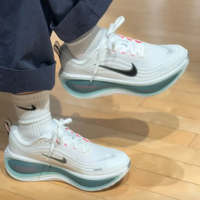 Nike耐克 Vomero Plus 男舒适运动迈柔耐磨透气跑步鞋/HV8150-110