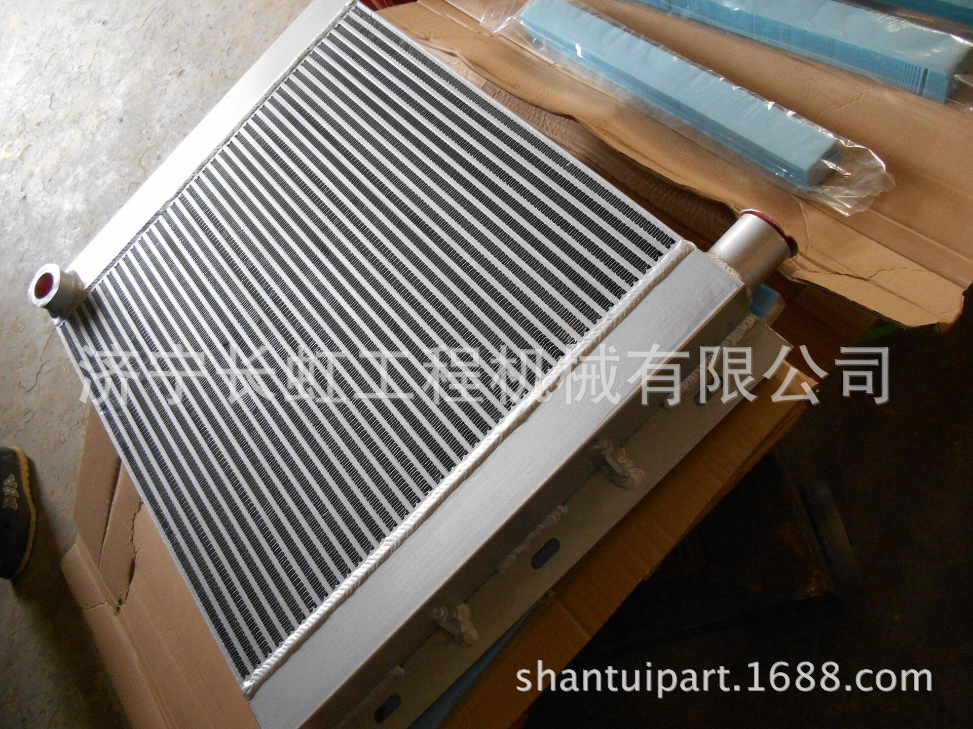 山推压路机配件直供终端：253-65-01000 油冷器 22kg图片