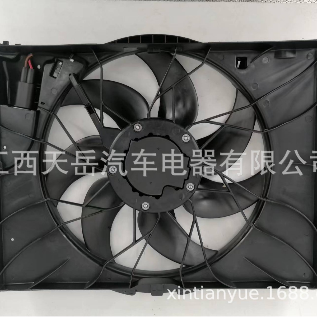 型号W211 汽车散热器风扇A2215000493 A2215001193 A2215000993