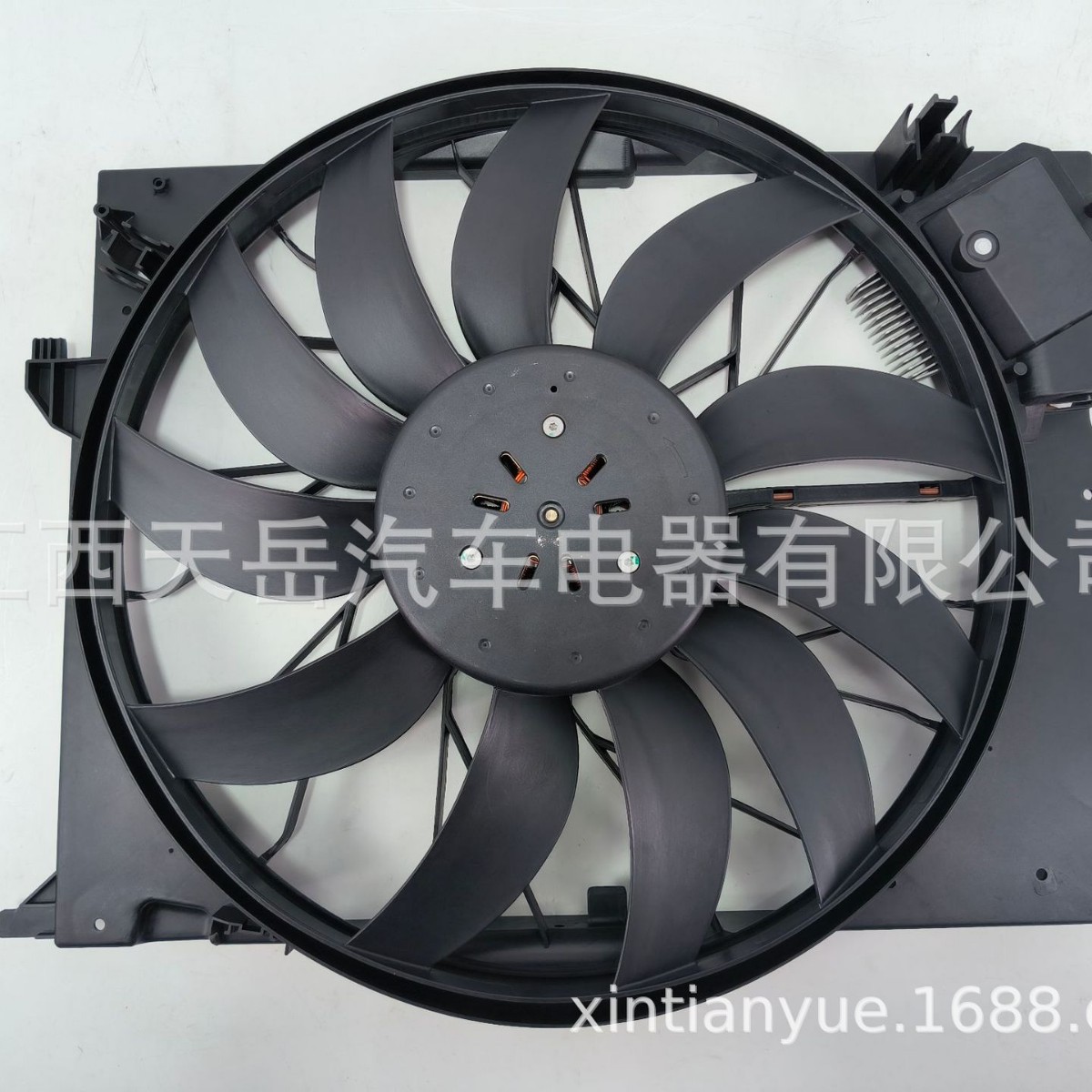 适用于汽车型号W211 C219 汽车散热器风扇 A2115001893 A21150022