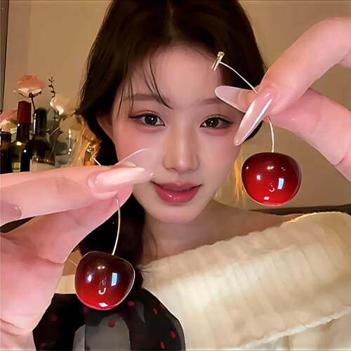 韩系大樱桃耳针甜美氛围感新年耳饰拍照上镜显脸小高级感小众百搭