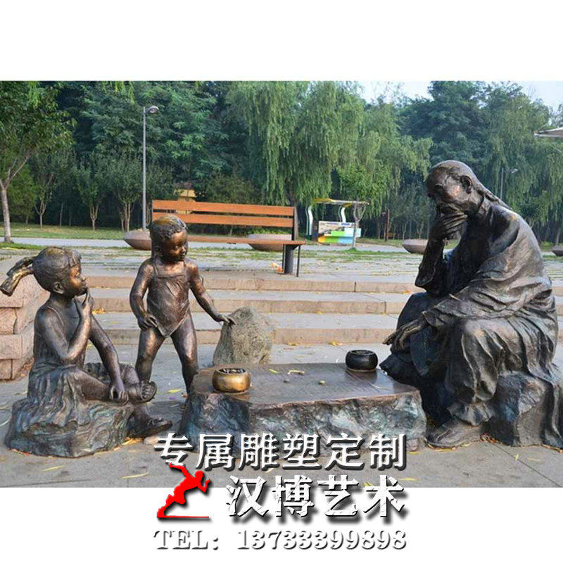 铸铜人物铜雕像玻璃钢仿铜下棋老人主题雕像定制大型园林景观雕像
