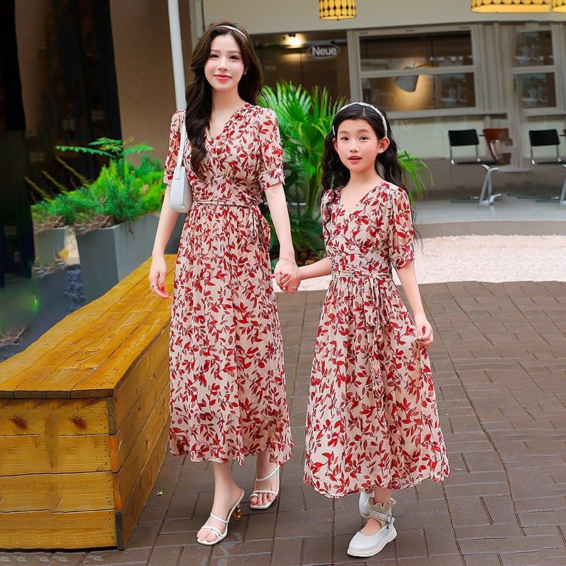 不一样的亲子装裙子夏装女童高端连衣裙海南度假长裙母女装沙滩裙