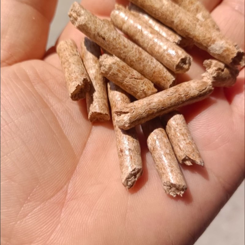 松木生物质颗粒燃料家用取暖炉专用料耐烧高热值不结焦环保节能