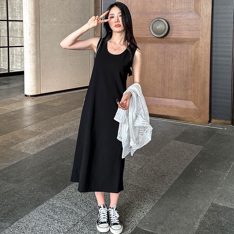 黑色吊带连衣裙中长款无袖背心裙女夏宽松显瘦内搭裙子垂感小黑裙