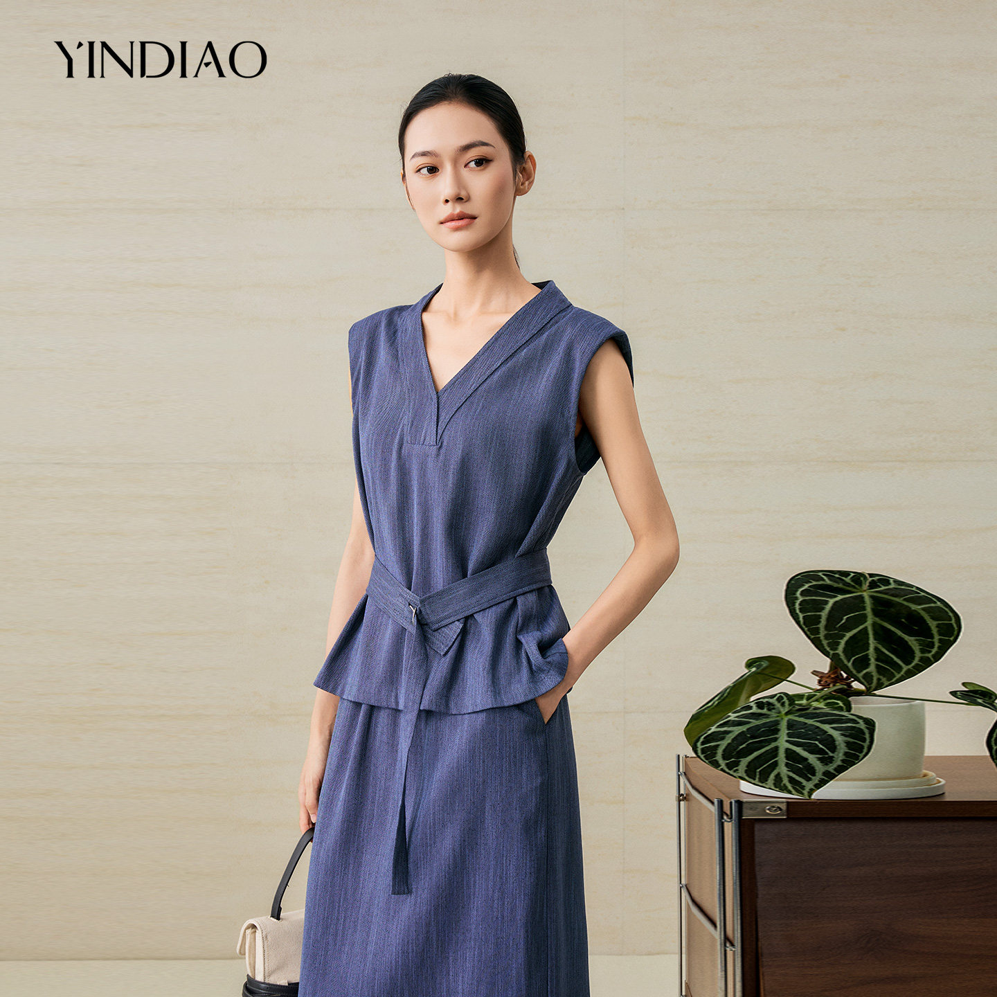 YINDIAO引调简约通勤无袖V领马甲图片