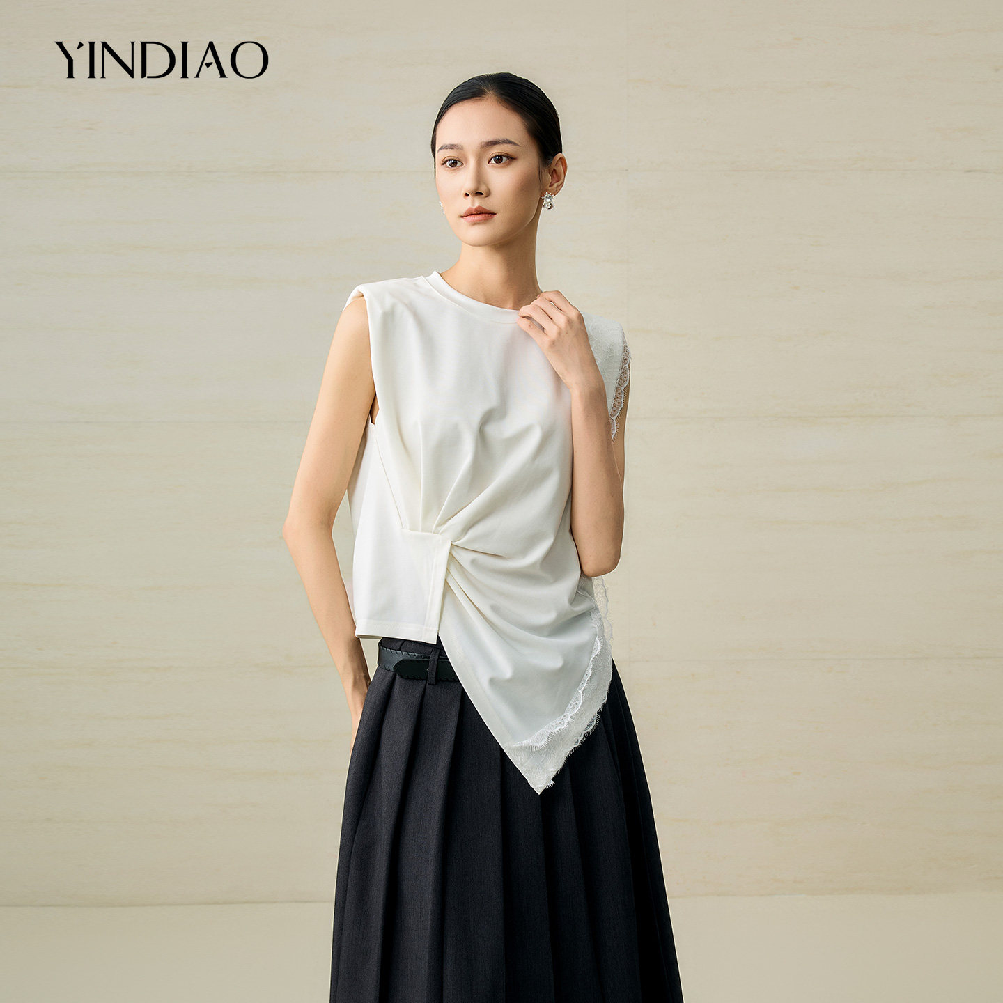 YINDIAO引调拼蕾丝不规则圆领T恤