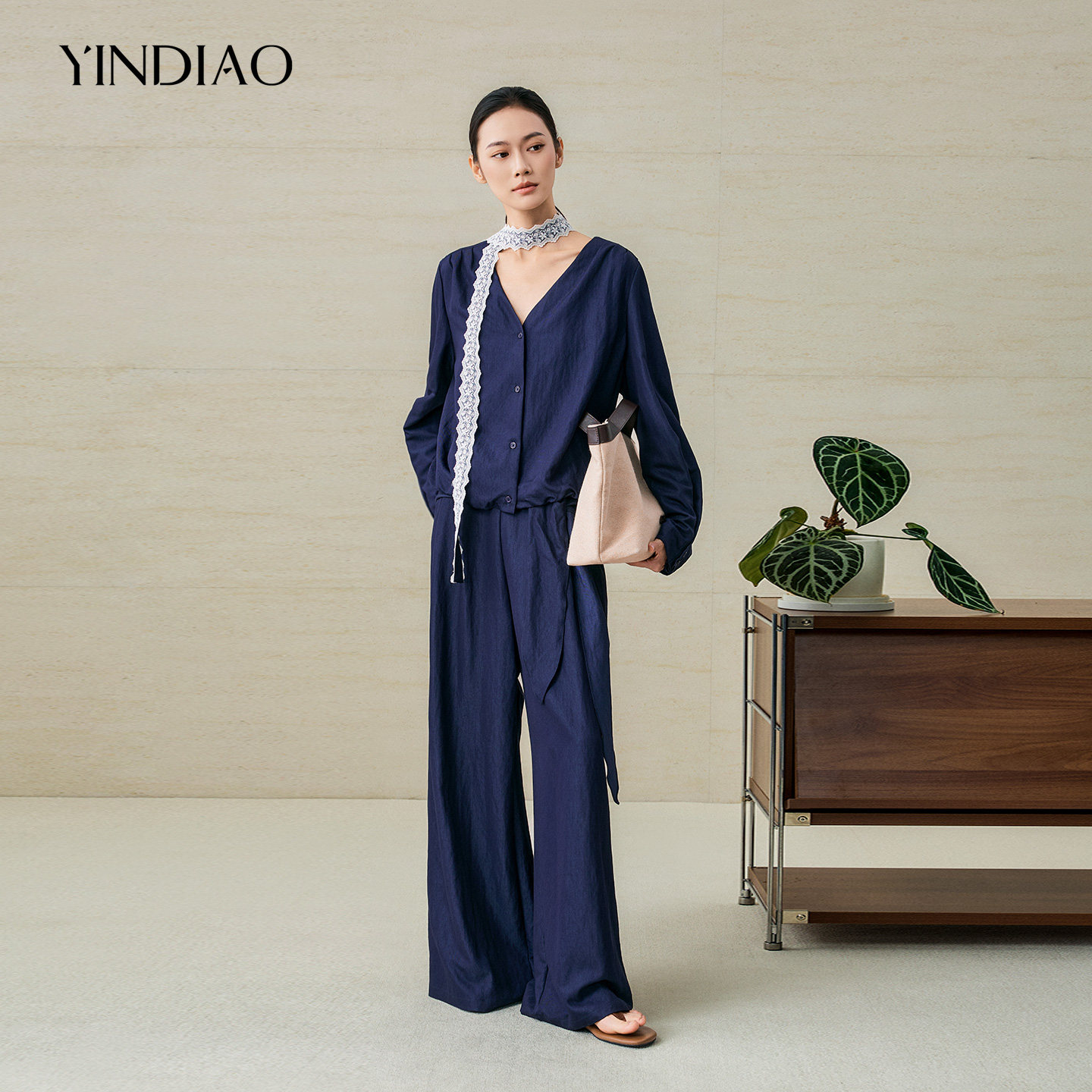 YINDIAO引调精致松弛感飘带上衣