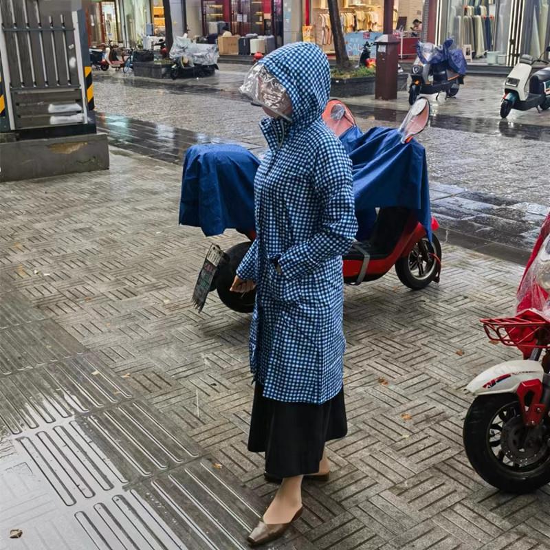 特惠出口圆点成人时尚长款徒步户外雨衣男女防水风衣
