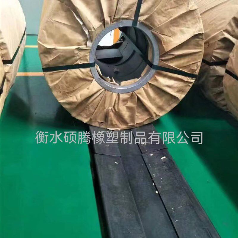 钢卷橡胶鞍座 铝卷固定鞍座 金属卷板固定橡胶垫 防滑固定V型垫