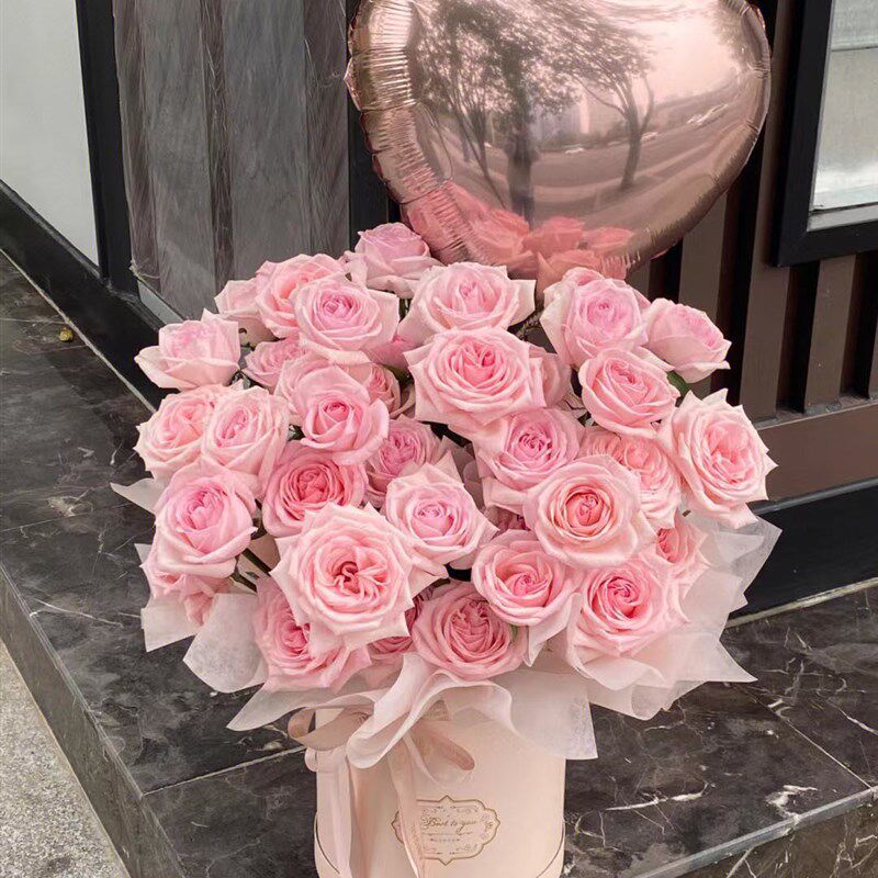 网红气球抱抱桶玫瑰花束生日鲜花速递同城上海北京广州杭州深圳店