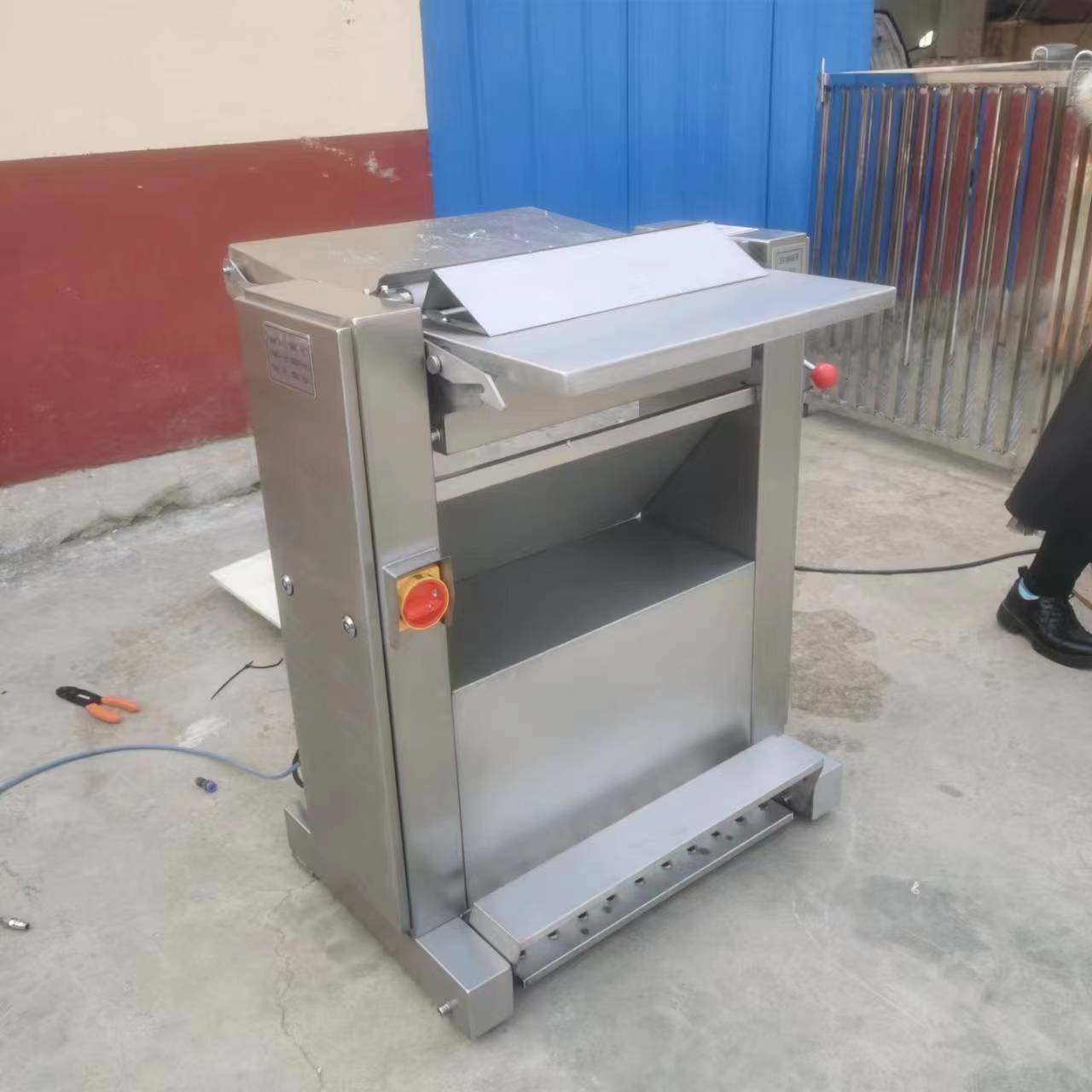 不锈钢熟皮去油脂机厂家 熟猪皮去油机器 猪皮去油机设备