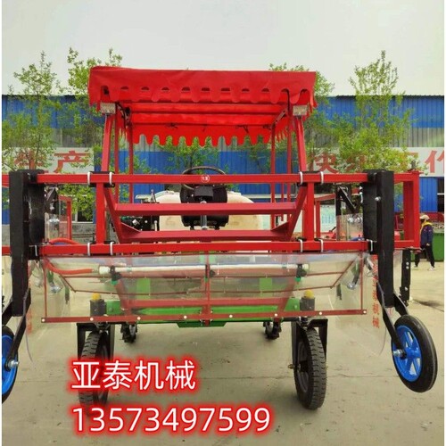 四轮自走式大豆玉米带状复合种植喷杆喷药机套种打药机lchx