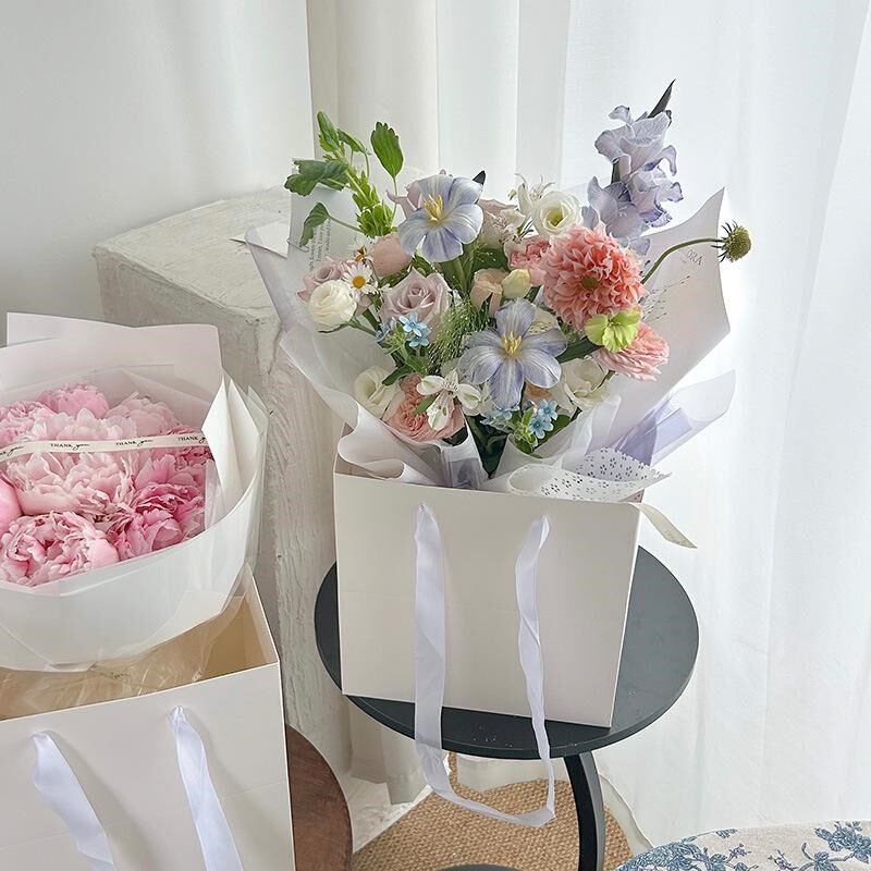原创白色字母手提袋牛皮纸袋花店花束装花礼品袋鲜花包装手拎袋