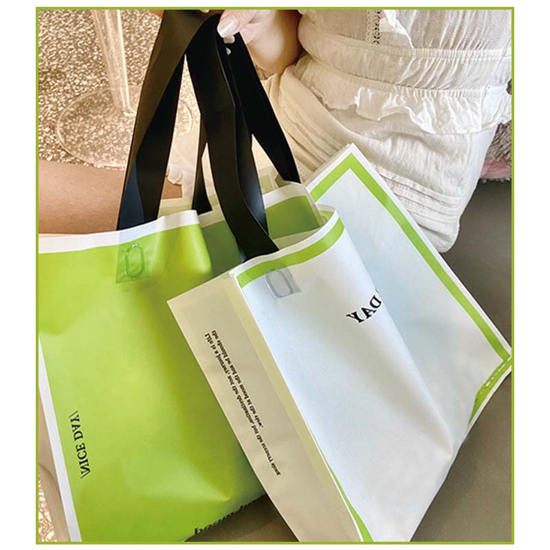 高档服装店磨砂手提包装购物塑料袋礼品装衣服用打包袋子定制