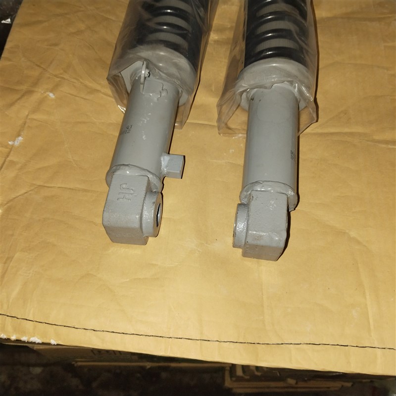 适用福田五星雷沃原厂三轮摩托车前减震器.农用三轮200/250型减震