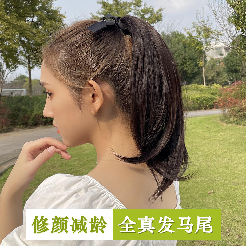 真发马尾假发女微卷辫子隐形自然梨花卷发大波浪绑带式超轻短发尾