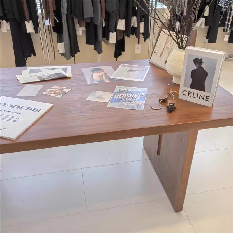 服装店中岛台陈列简约展示桌女装店实木展示柜衣服鞋包岛台展示台