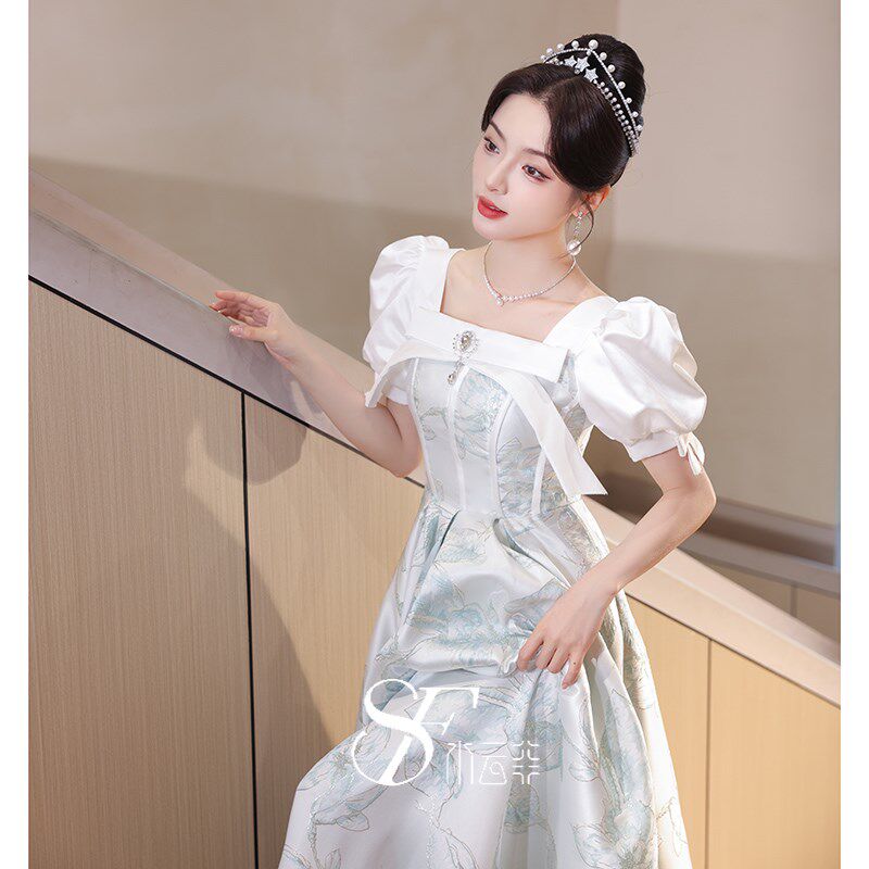 绝美晚礼服女2024新款宴会高级感轻奢方领成人礼18岁高中生连衣裙