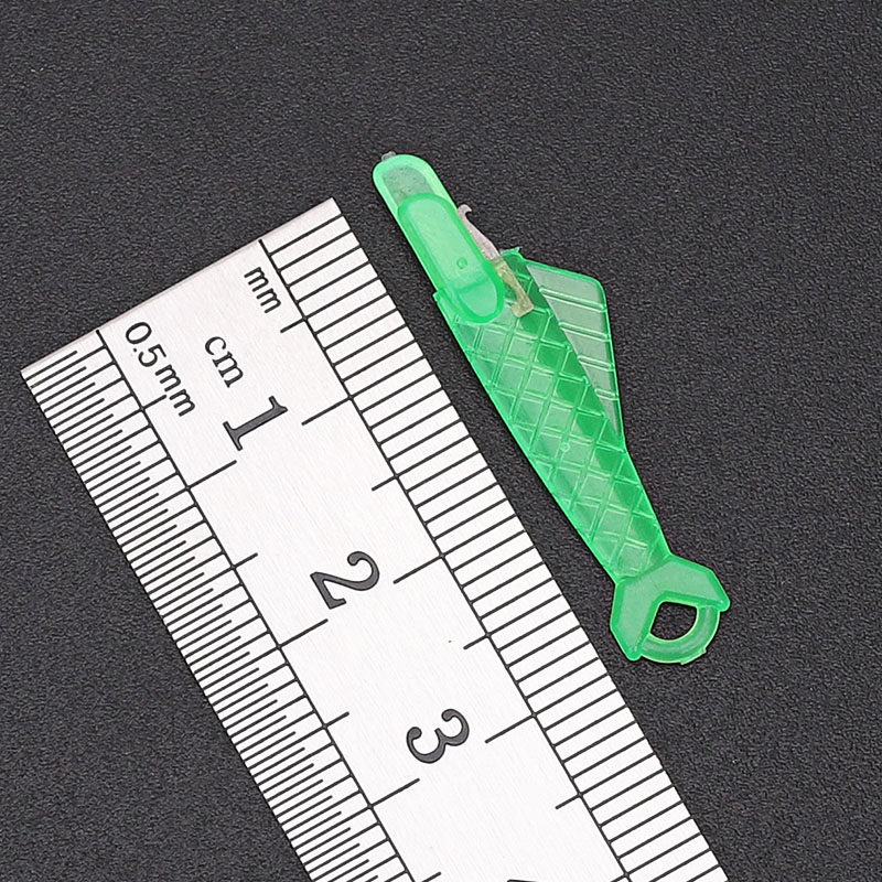 缝纫机穿针神器家用工业缝纫机针工厂平车快速穿线小鱼认针穿针器 - 实物图