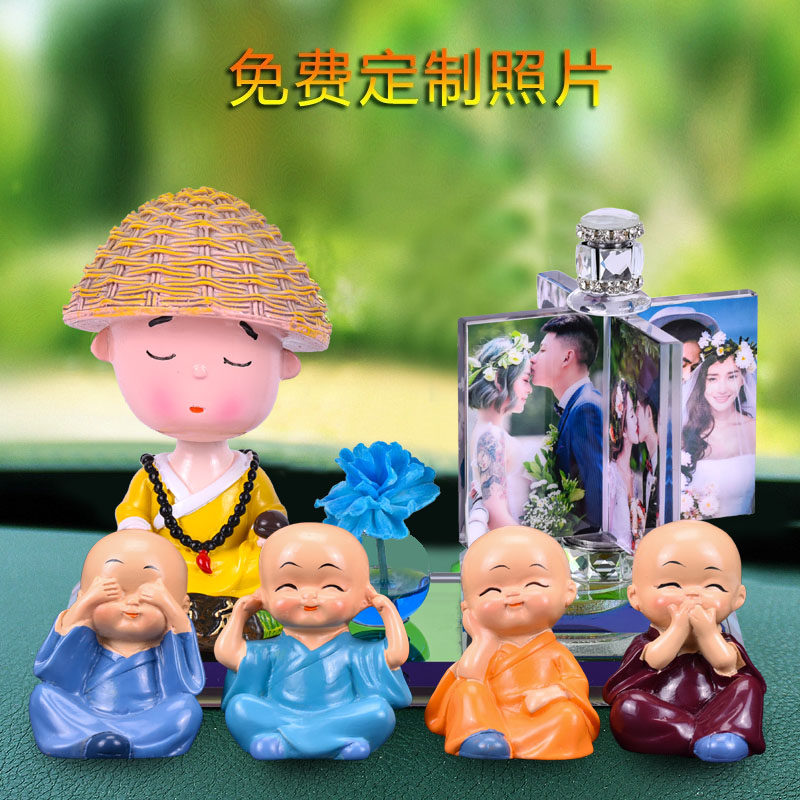 新款车上摆件个性创意摇头小和尚男女士车载相片照片定制车内摆台