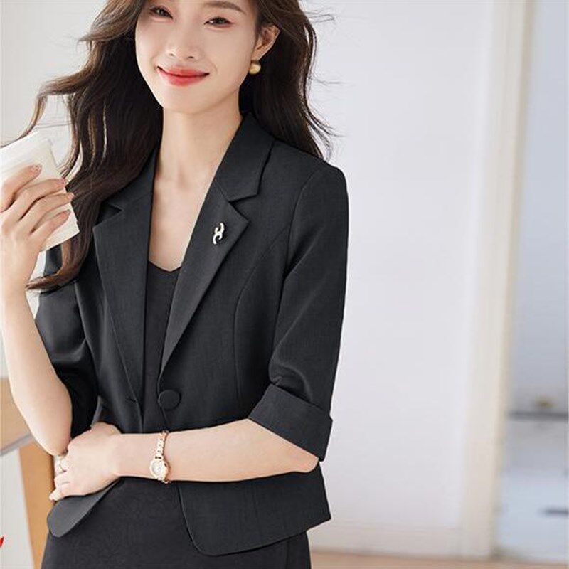 高级感女时尚短款小西服中袖小个子薄款新款夏季休闲西装气质外套