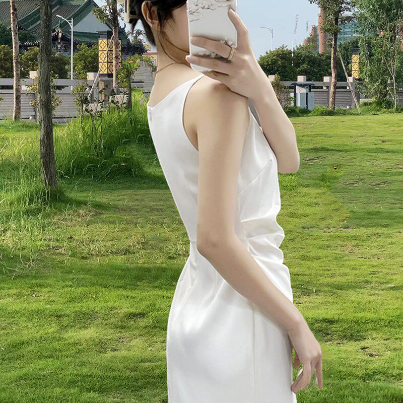 无袖白色吊带连衣裙女中长款夏季新款褶皱一字领侧开衩背心裙子女