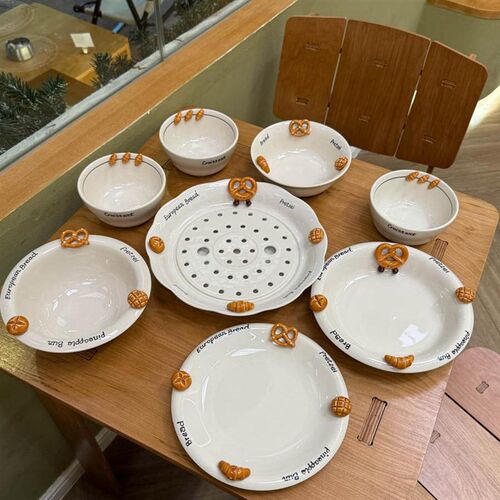 浮雕牛角面包盘子高颜值陶瓷早餐甜品盘家用碗盘餐具汤盘菜盘点心