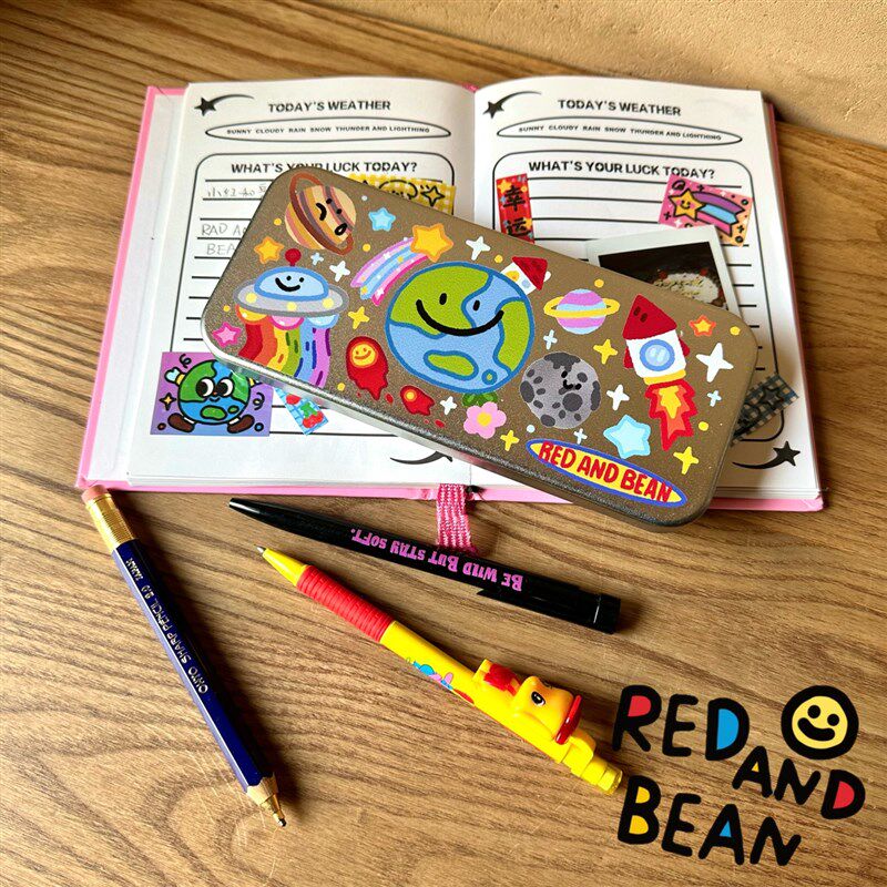 小红和豆子REDANDBEAN可爱原创地球星空复古铁盒收纳文具盒