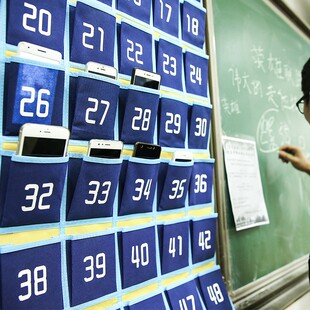 索普拉30格手机袋子 教室手机布袋墙壁收纳挂袋悬挂式多层多口兜