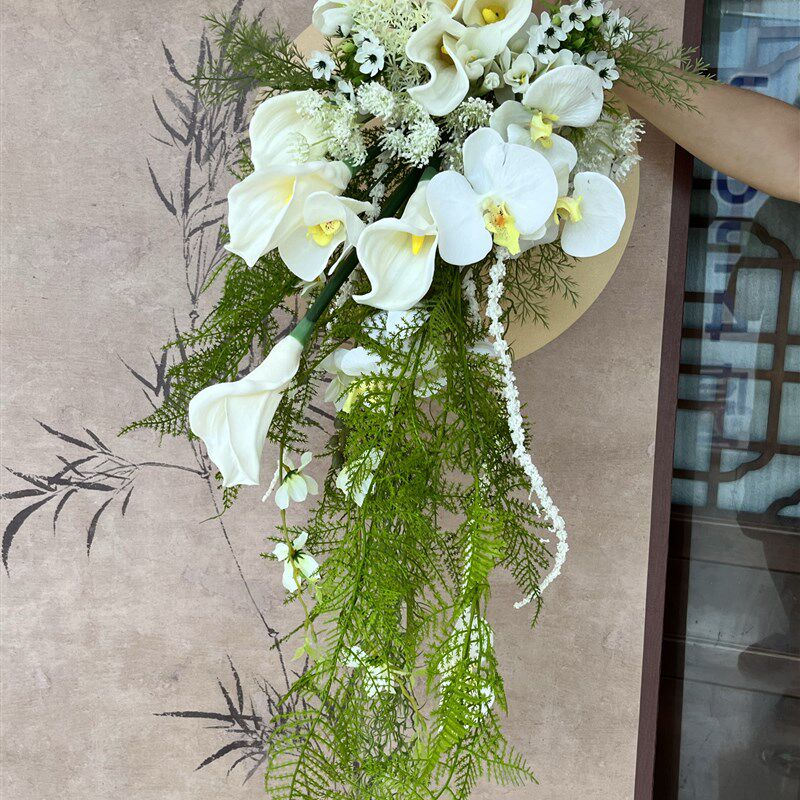 园林复古拍照瀑布手捧花仿真花白色蝴蝶兰婚礼装饰新娘结婚手捧花