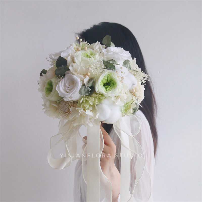 白绿色森系永生花玫瑰韩式新娘手捧花接亲领证花束告白客厅装饰花