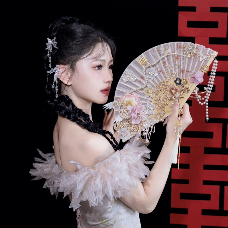 手捧花新娘婚礼扇子新中式结婚团扇晨袍折扇永生花花束蝴蝶兰旗袍