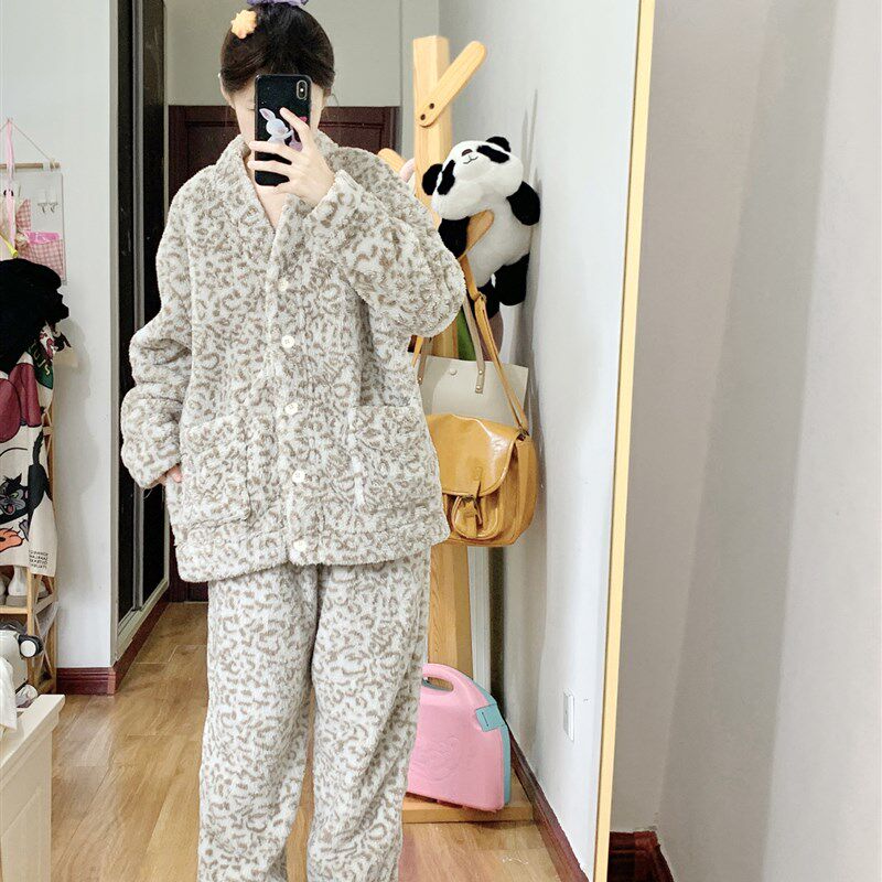 可爱豹纹睡衣女款秋冬款2024年新款冬季加厚加绒珊瑚绒家居服套装