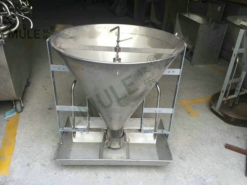 不锈钢干湿料槽育肥母猪食槽猪用自动下料槽保育喂料器自由采食桶
