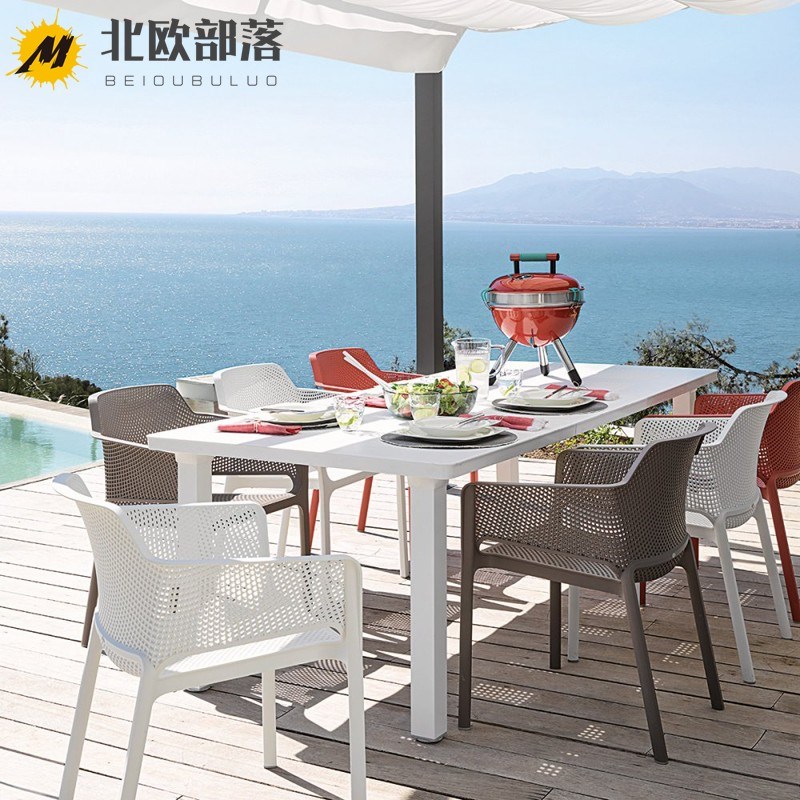 户外椅子庭院花园阳台海滩旅游景区休闲洽谈可叠放网红塑料餐椅