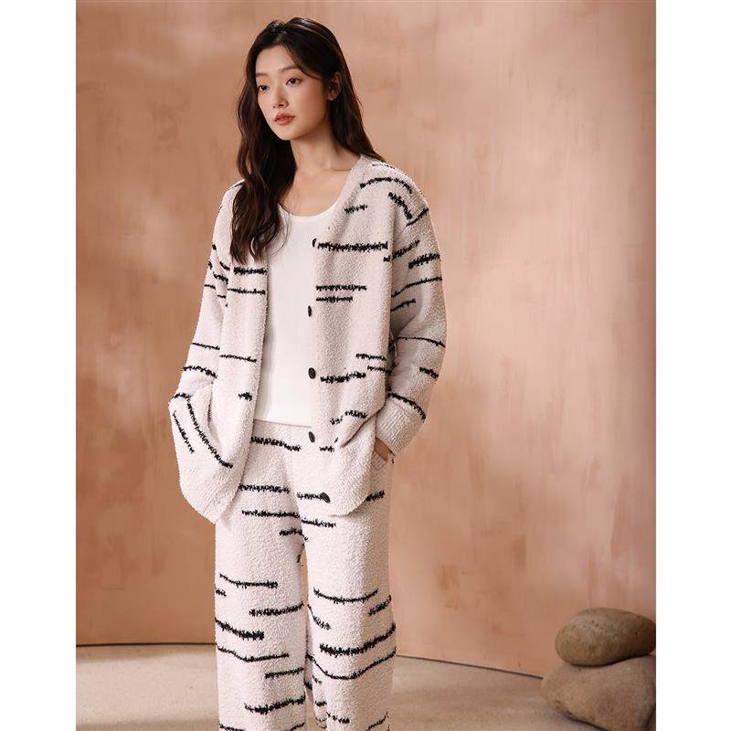 半边绒睡衣女2025新款冬季加厚保暖白色珊瑚绒薄绒开衫家居服套装