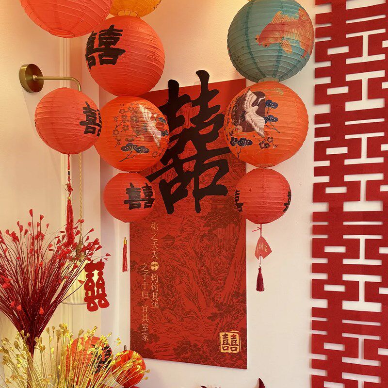 氛围婚房布置女方卧室蝴蝶结背景墙装饰结婚喜字灯笼瀑布挂饰拉花