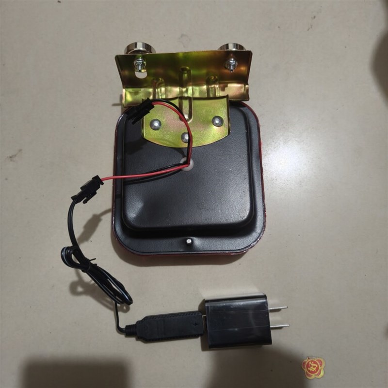 货车方形防雾灯遥控一键开关强磁固定充电循环使用后尾led电子灯