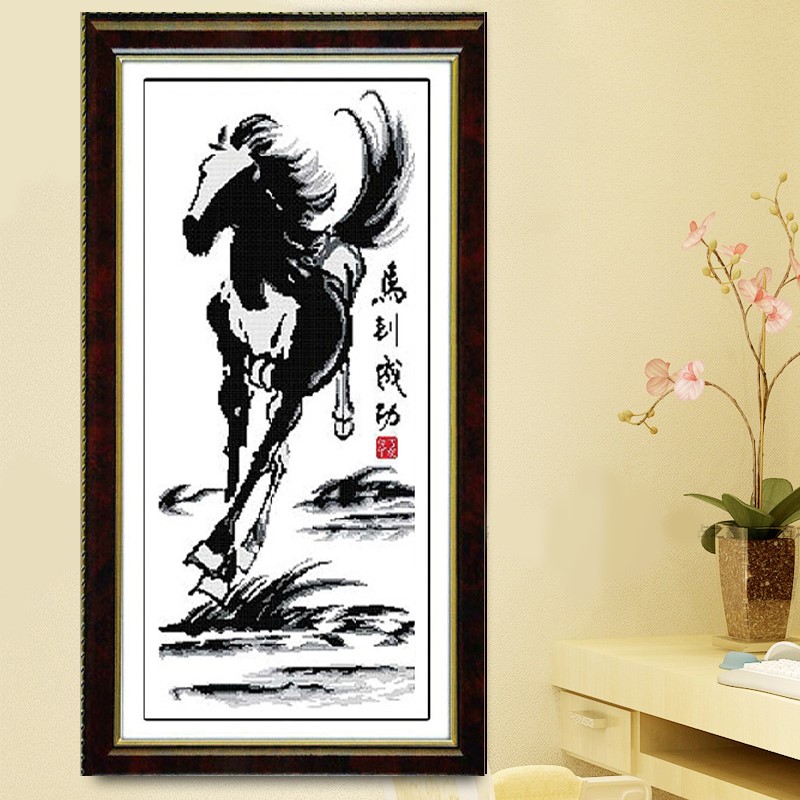 绣好的纯手工十字绣成品马到成功竖版 一匹马书房玄关水墨版