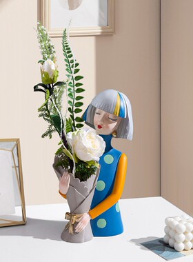 美妆女孩捧花插摆件北欧轻奢客厅电视柜酒柜玄关花瓶收纳托盘摆设