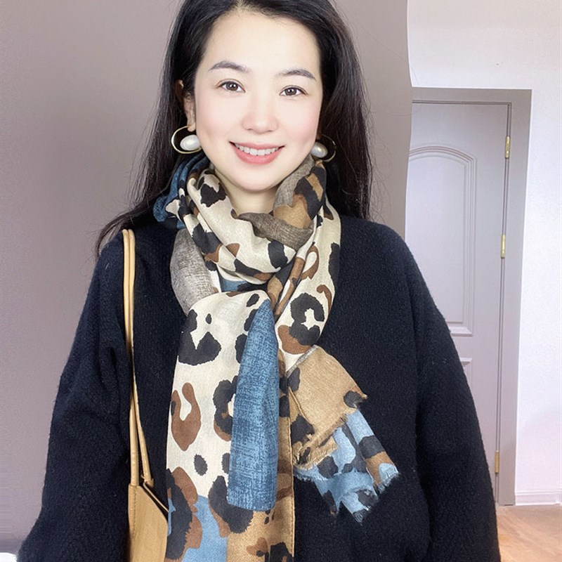 高级感孔雀蓝拼咖色豹纹围巾女棉麻春秋冬季柔软百搭摩登时尚保暖