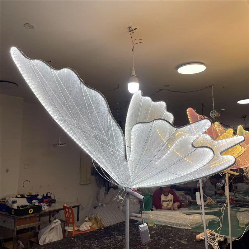 婚庆道具彩纱三色光大蝴蝶吊顶路引灯婚礼宴会节日T台背景装扮