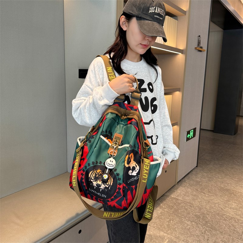 多功能双肩包女2026新款时尚女士牛津布妈咪包轻便旅游旅行小揹包