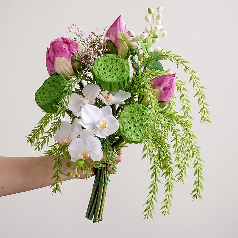 高档荷花仿真花手捧花束莲蓬假花摆件客厅高级感装饰花艺插花摆设