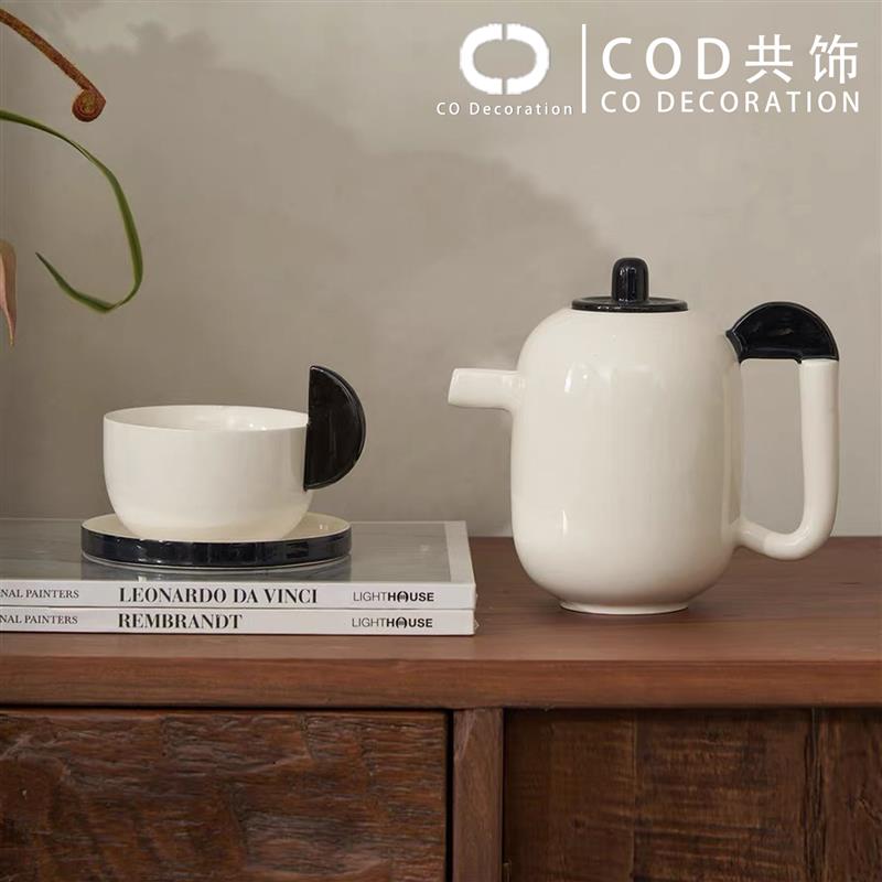 样板房卧室飘窗台托盘组合花艺花器台灯书籍茶杯茶壶软装摆件搭配