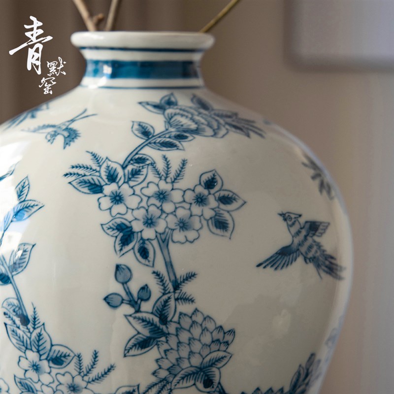 新中式青花陶瓷复古客厅台面插花器玄关摆件梅瓶法式中古青花海棠