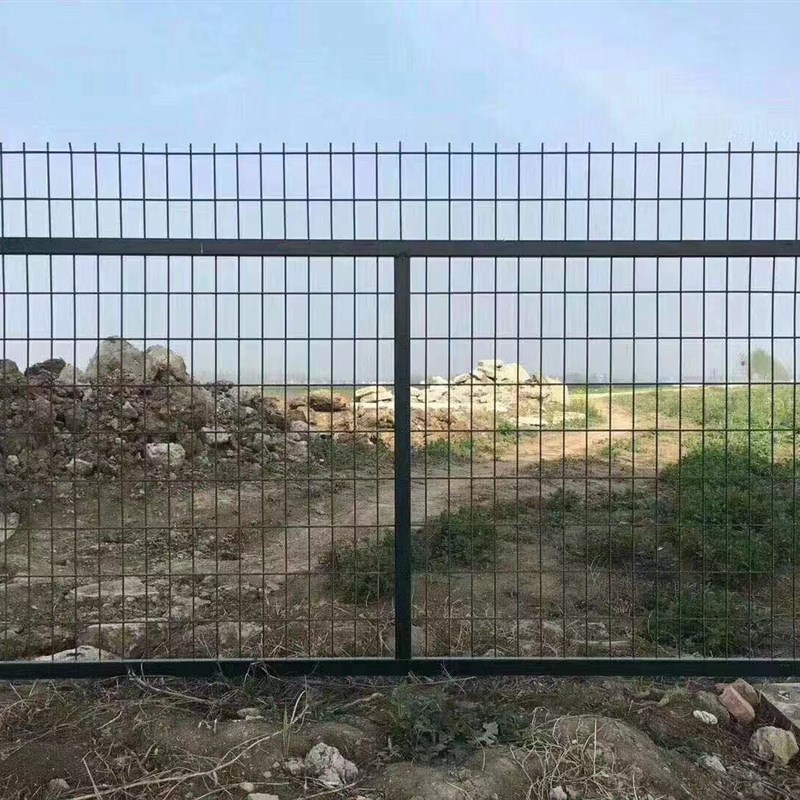高铁路护栏网防护栅栏隔离网封闭网片浸锌水泥立柱子铁道钢丝围网