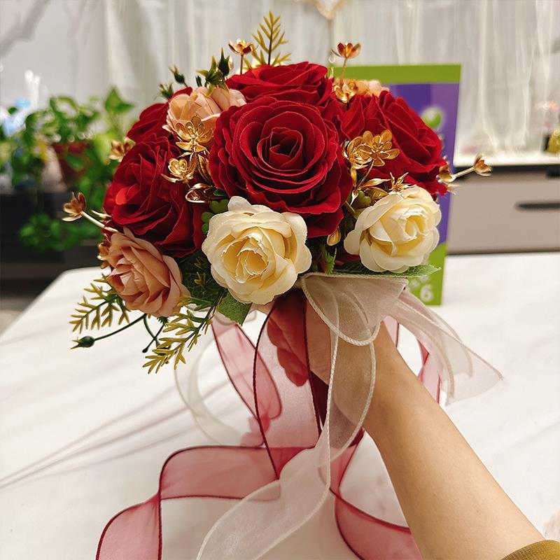 新款手捧花仿真花韩式新娘玫瑰花束假花婚礼接亲秀禾搭配婚庆摄影