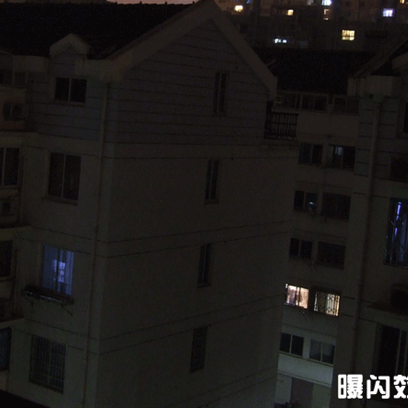 八鹰强光手电筒 LED变焦可充电远射 防水骑行家用带安全锤